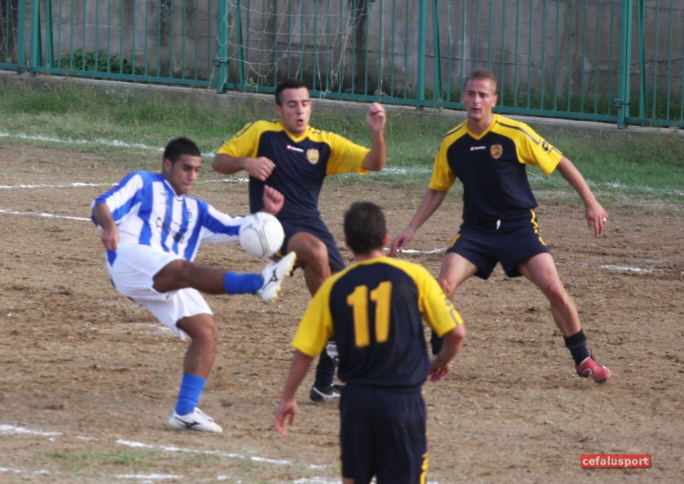 101017_Caltavut 208y_tn.jpg